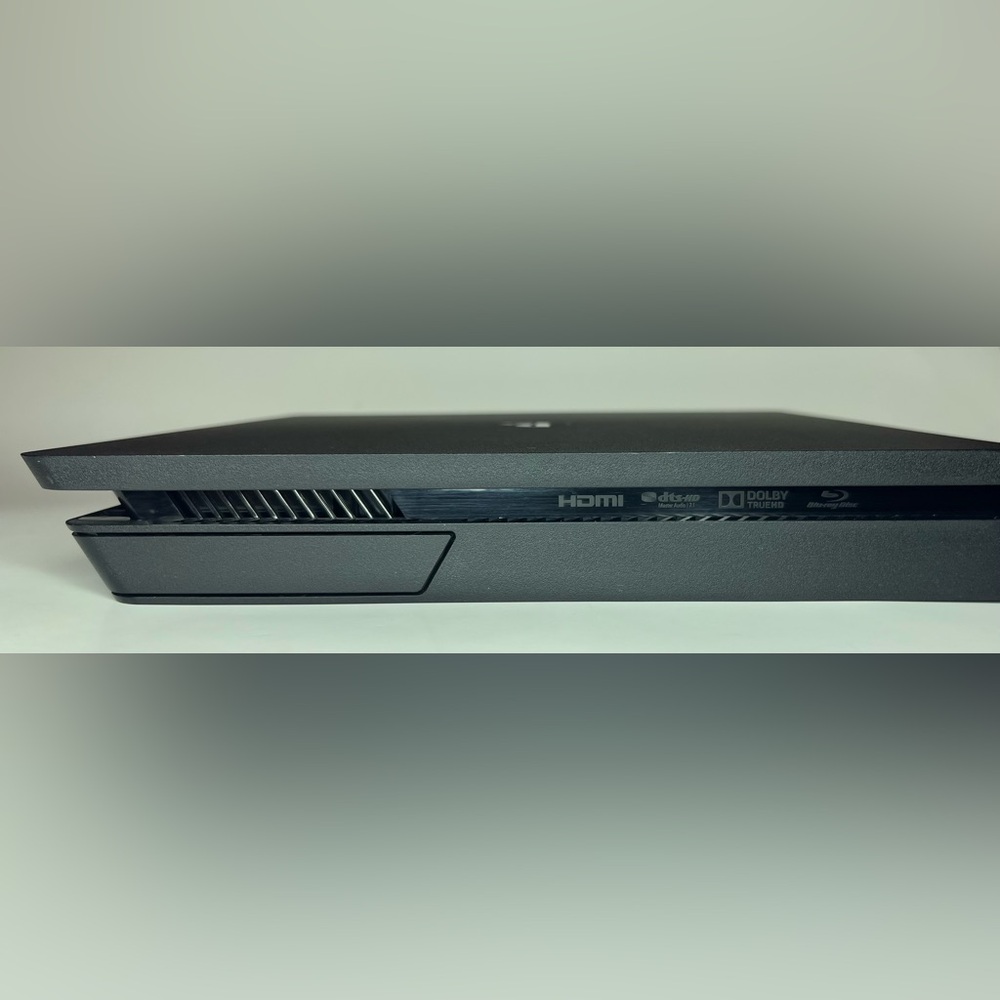 PS4 Slim - Picture 8 of 12